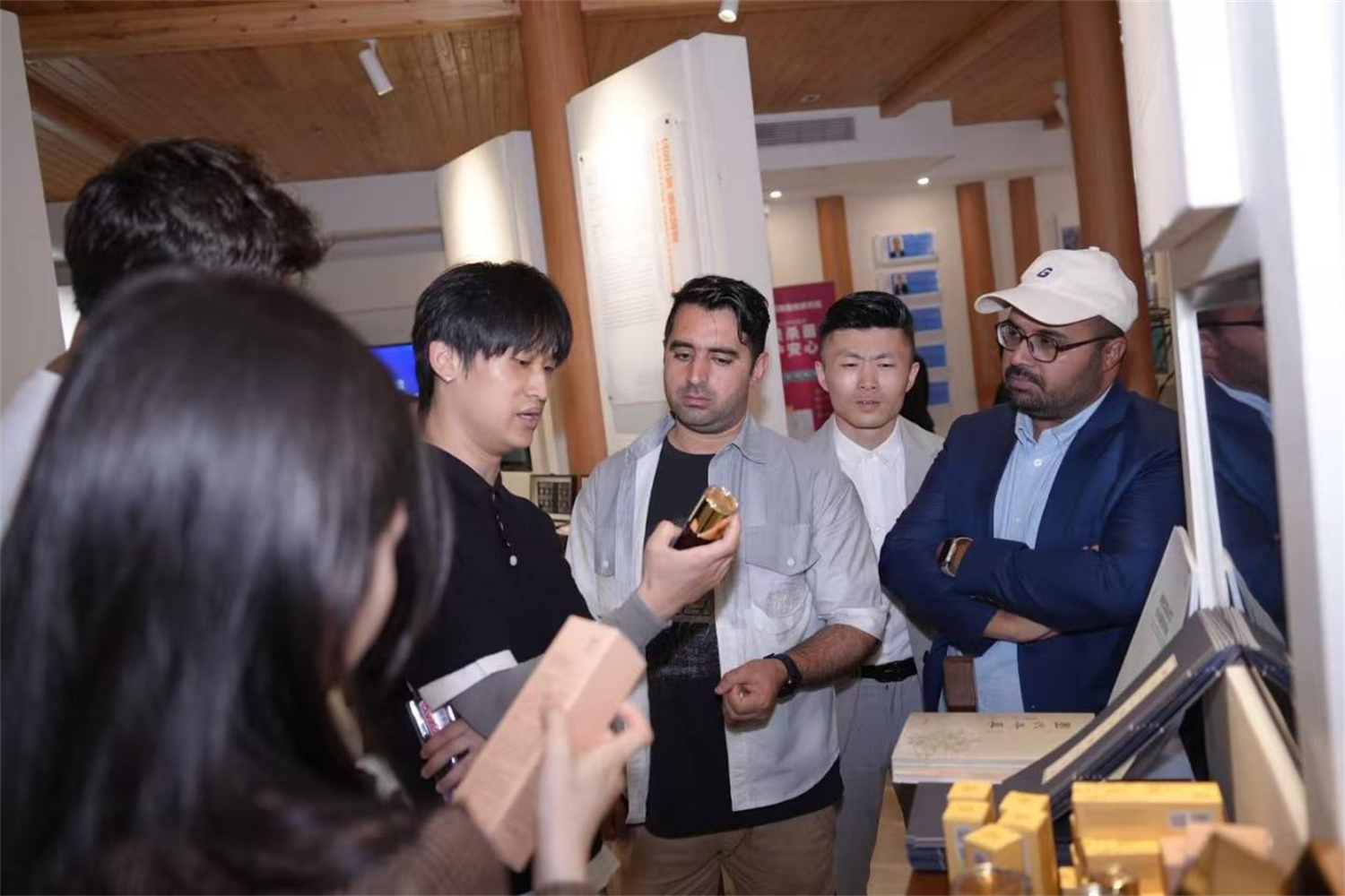 一脉本草香，甬通全球行！中东欧采购商走进宁波，共启中医药国际合作新篇章