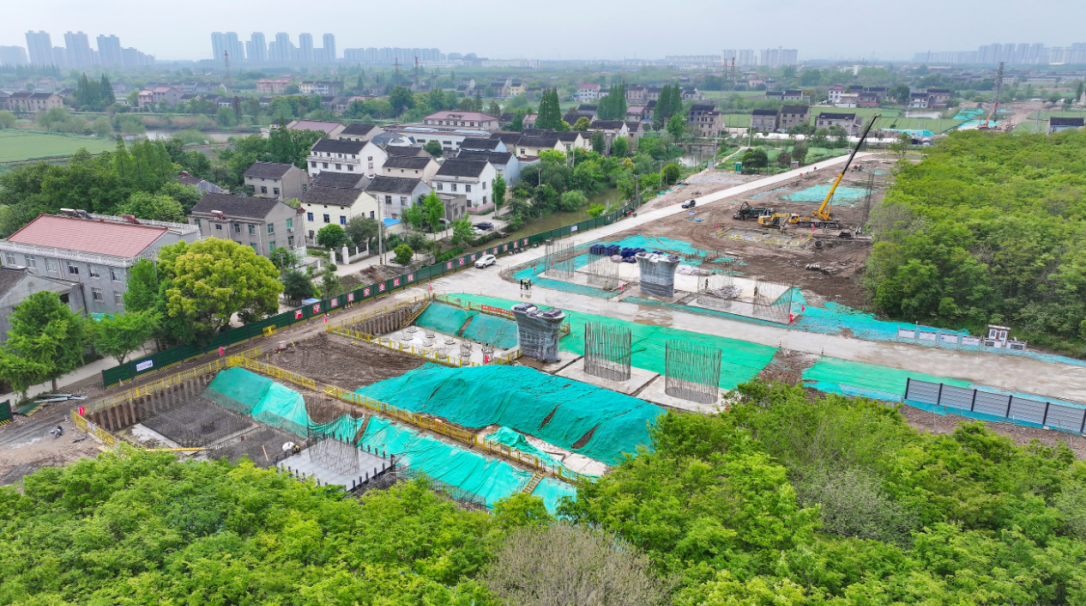图为盐宜高铁靖江段建设现场。