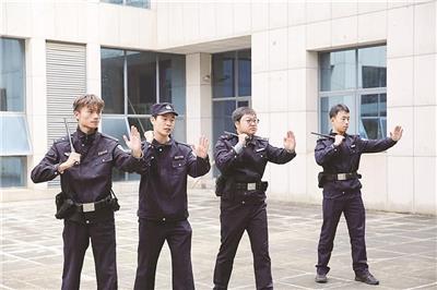 警务实战户外演练。