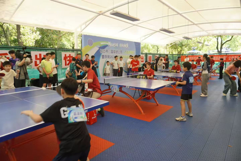 选手们在比赛中。