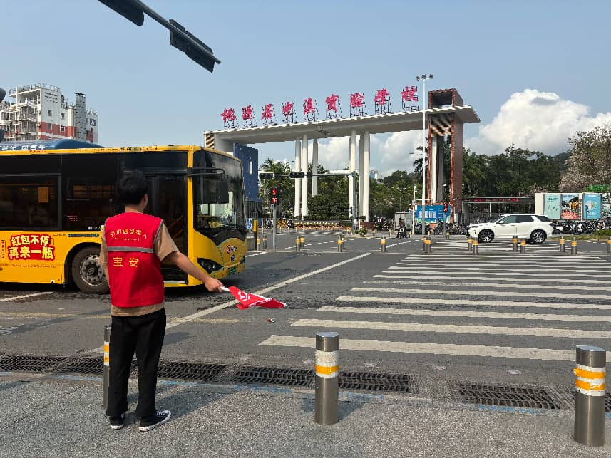 退役不褪色 志愿守平安——桃源社区退役军人化身文明劝导员守护家园