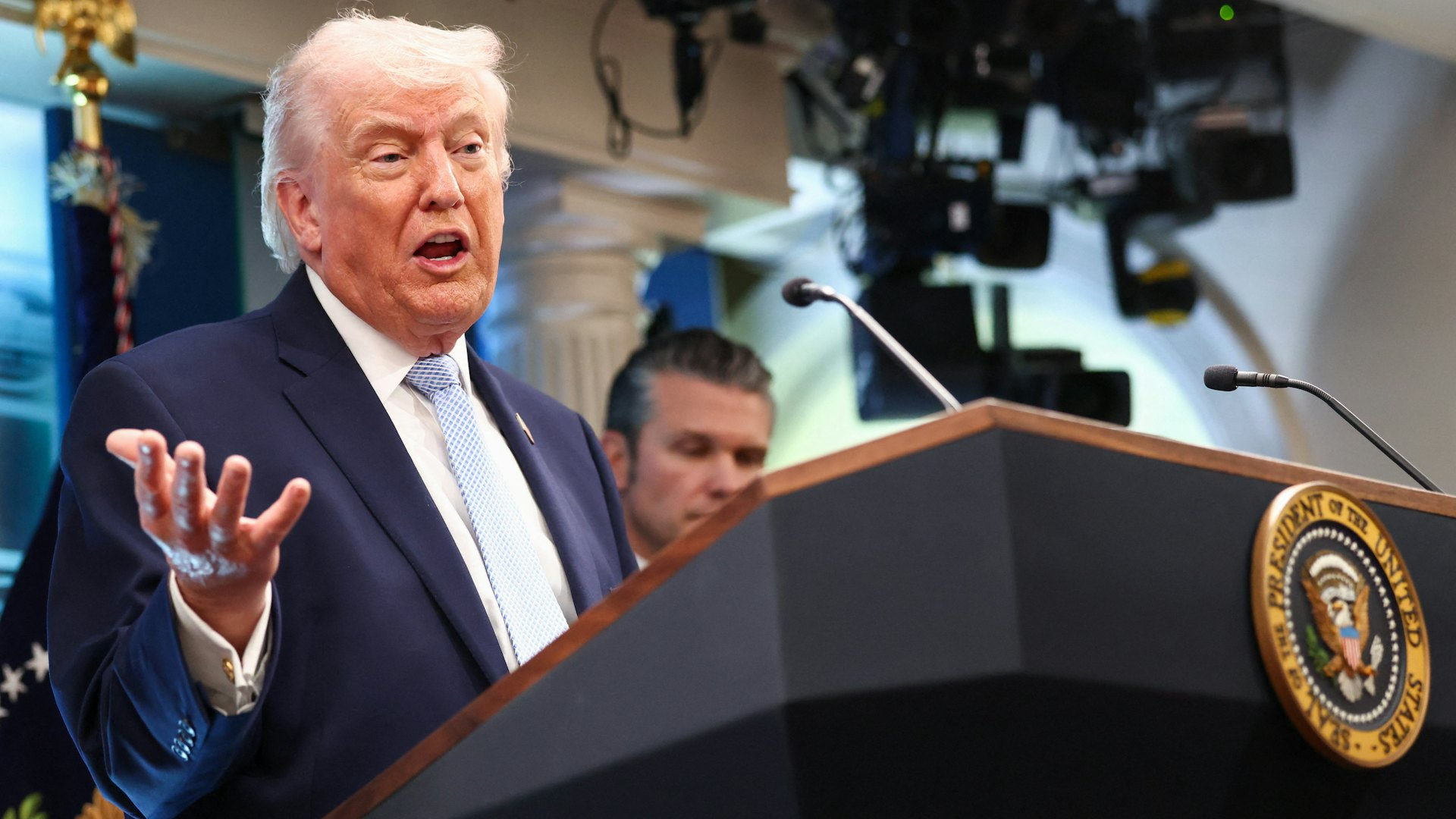 特朗普：美伊停火期限“极不可能”延长