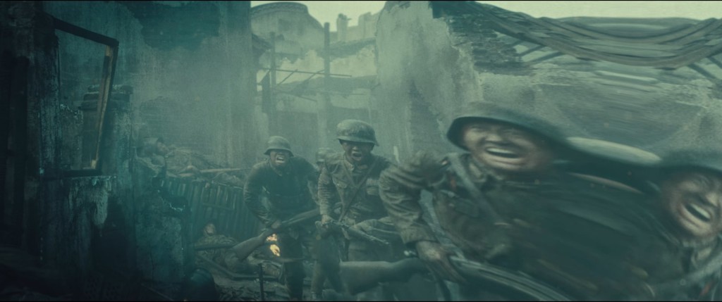 孟万福落水后产生幻觉，不同时空的回忆在水波的折射下不断交叉、重叠乃至异化。