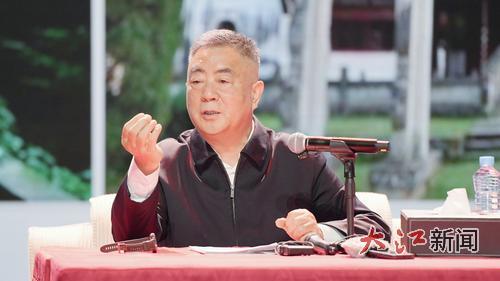 4月22日，朱虹在第五届全民阅读大会全民阅读大讲堂上激情开讲。