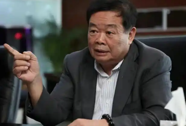 曹德旺力挺儿子曹晖：干得比我强 对新技术研究更深