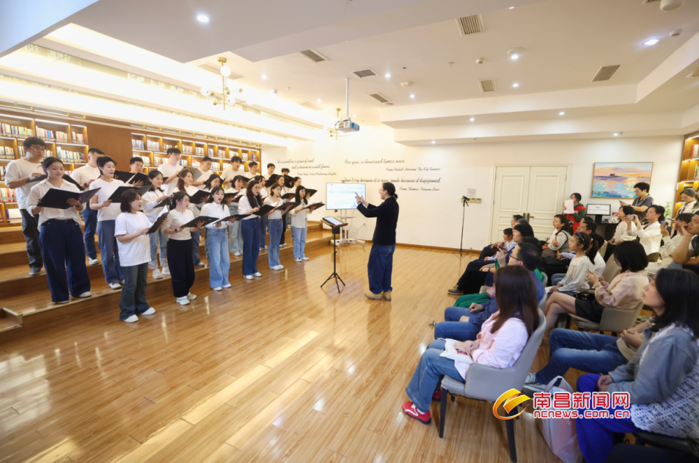 “飞鸟和声”沉浸读书会座无虚席