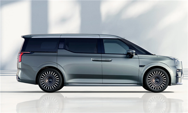 焕新极氪009实车亮相：首搭千里浩瀚G-ASD智驾！二季度上市