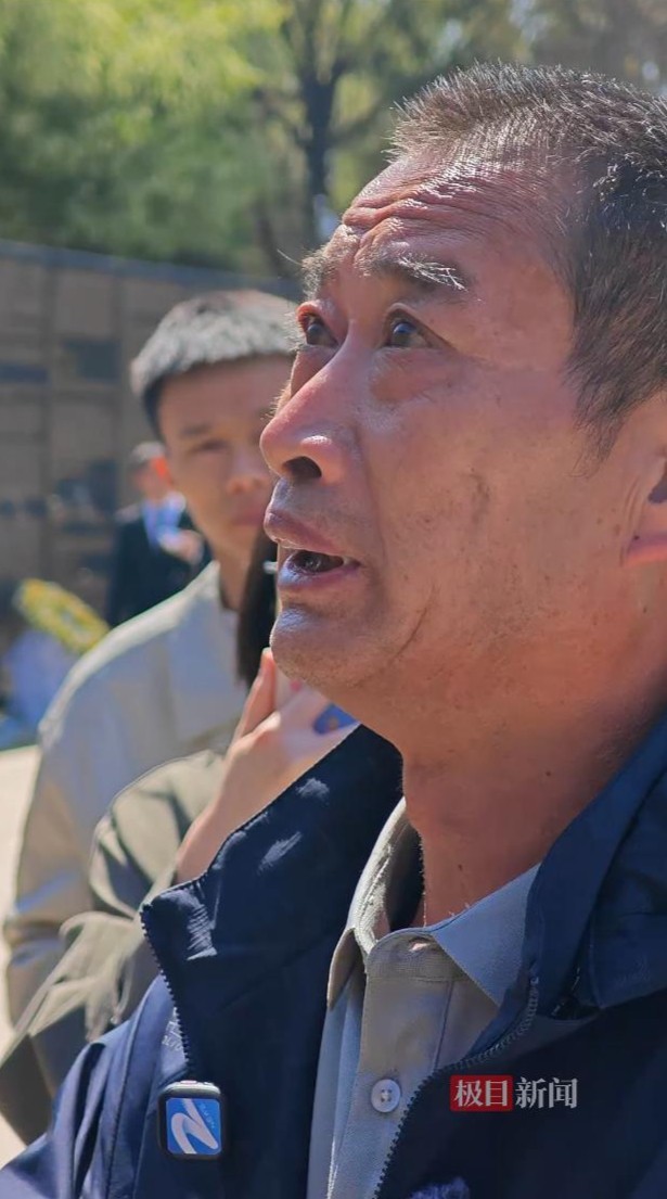 陈春富眼眶湿润