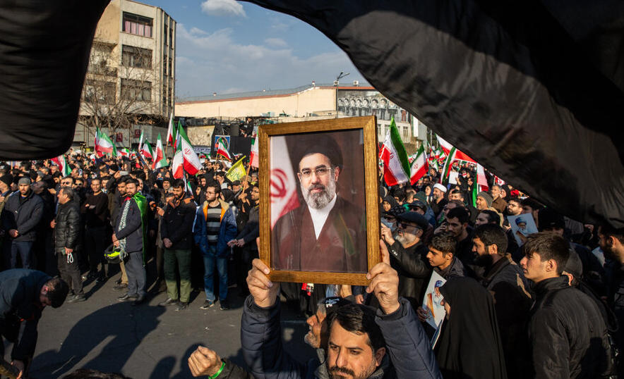 美媒发长文揭秘伊朗新政权权力结构,以及穆杰塔巴伤势