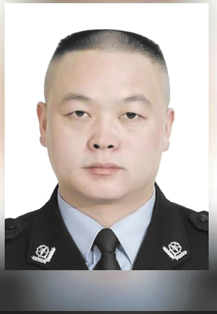 竹溪县公安局龙坝派出所所长毛新宇