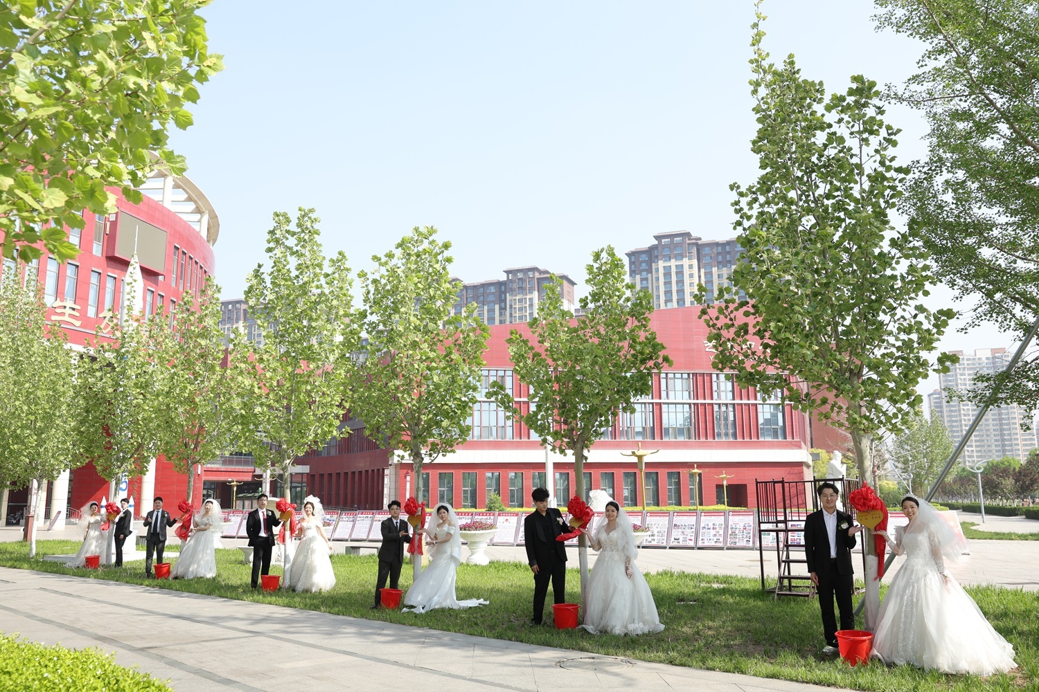 校园变婚礼现场！河北衡水中学第十五届青年教师集体婚礼温情举行