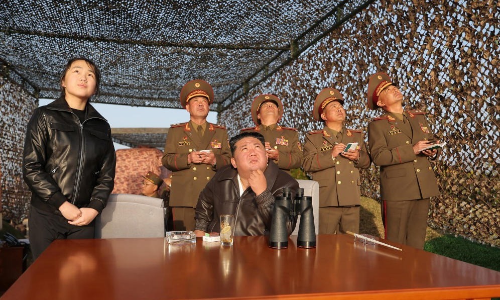 金正恩携儿子不雅看导弹辐照：很是舒坦测试放胆