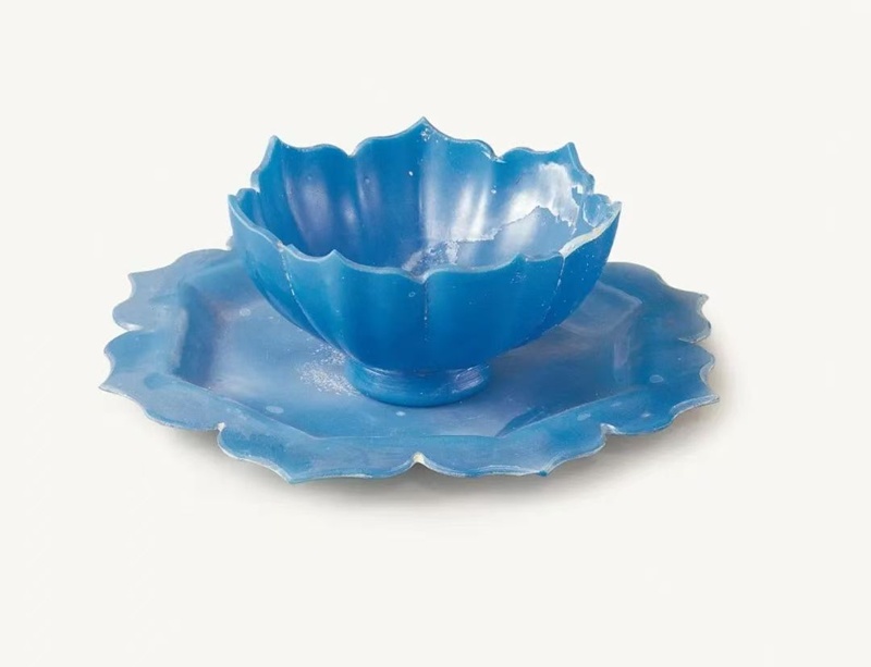 元代莲花形玻璃托盏（甘肃省博物馆资料图）