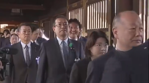 日本126名议员集体“拜鬼”！恬不知耻咧嘴大笑