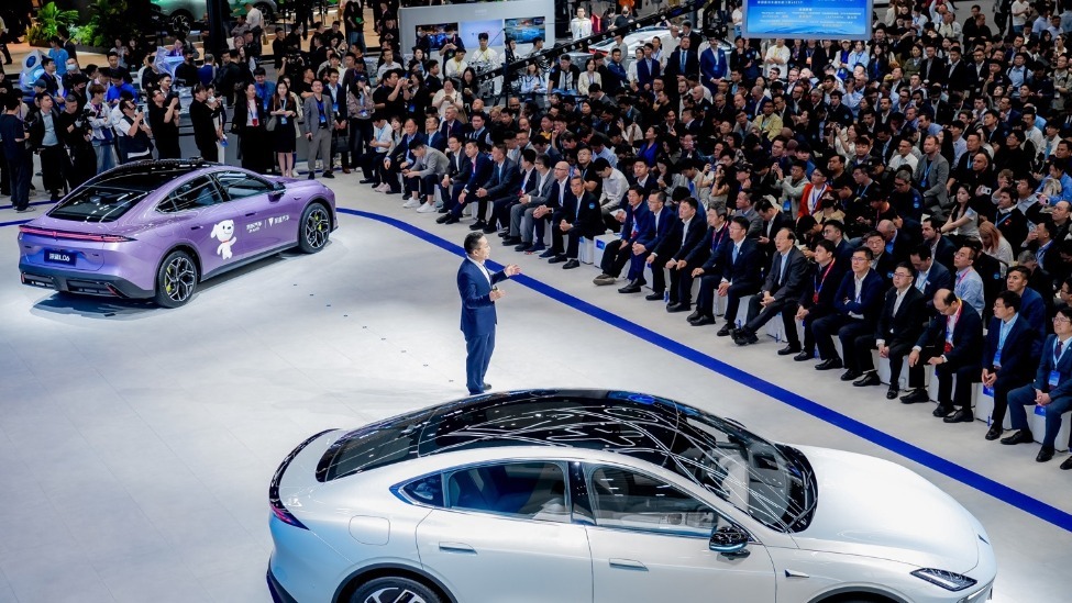 深蓝L06 Max纯电轿跑上市：磁流变底盘，12.59万起