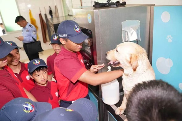 “犬”力以赴护平安 警民互动零距离  深圳公安2026年常态化警营开放日  刑侦专场萌动上演