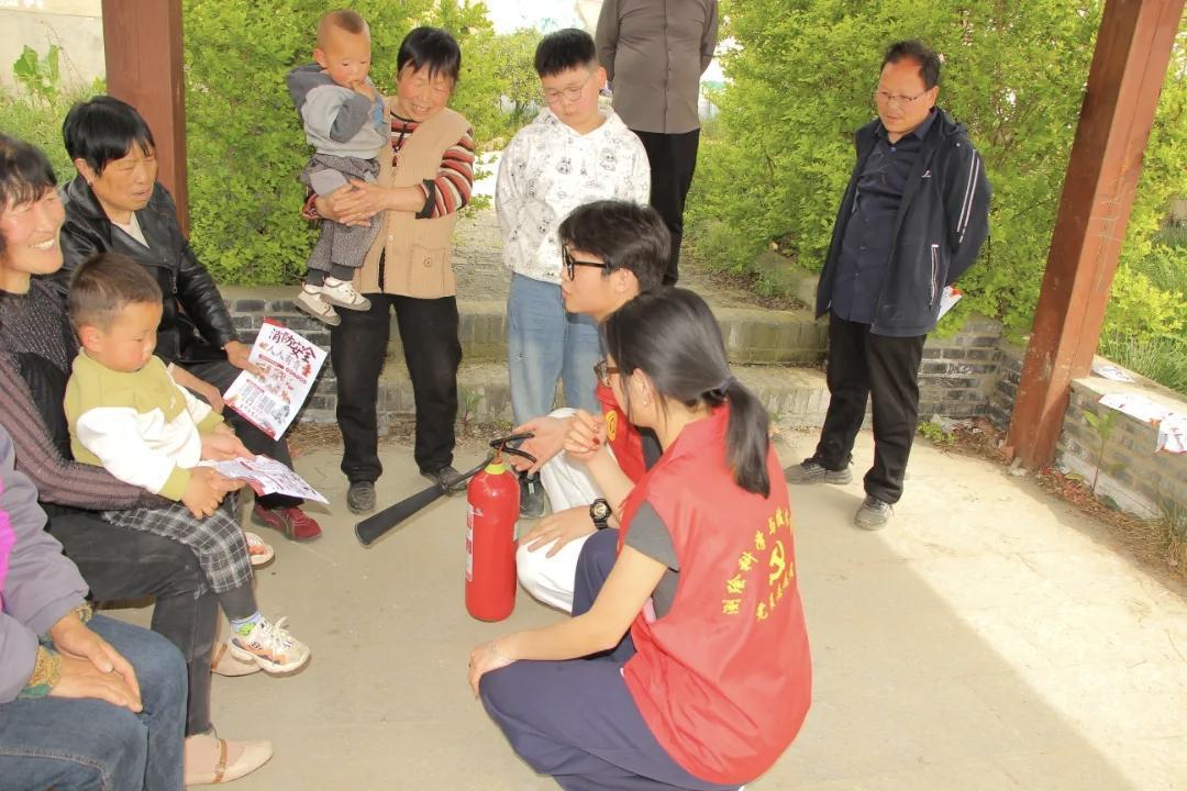 宣讲防火安全。西安科技大学供图