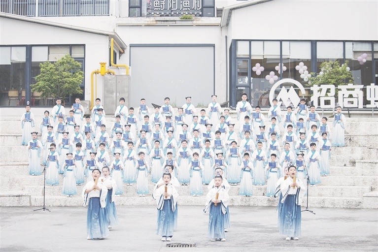 东湖区开展《此心光明&middot;少年行》户外大型诵读活动