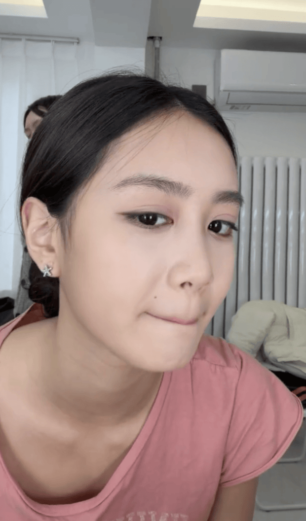 考拉眼妆个性十足。