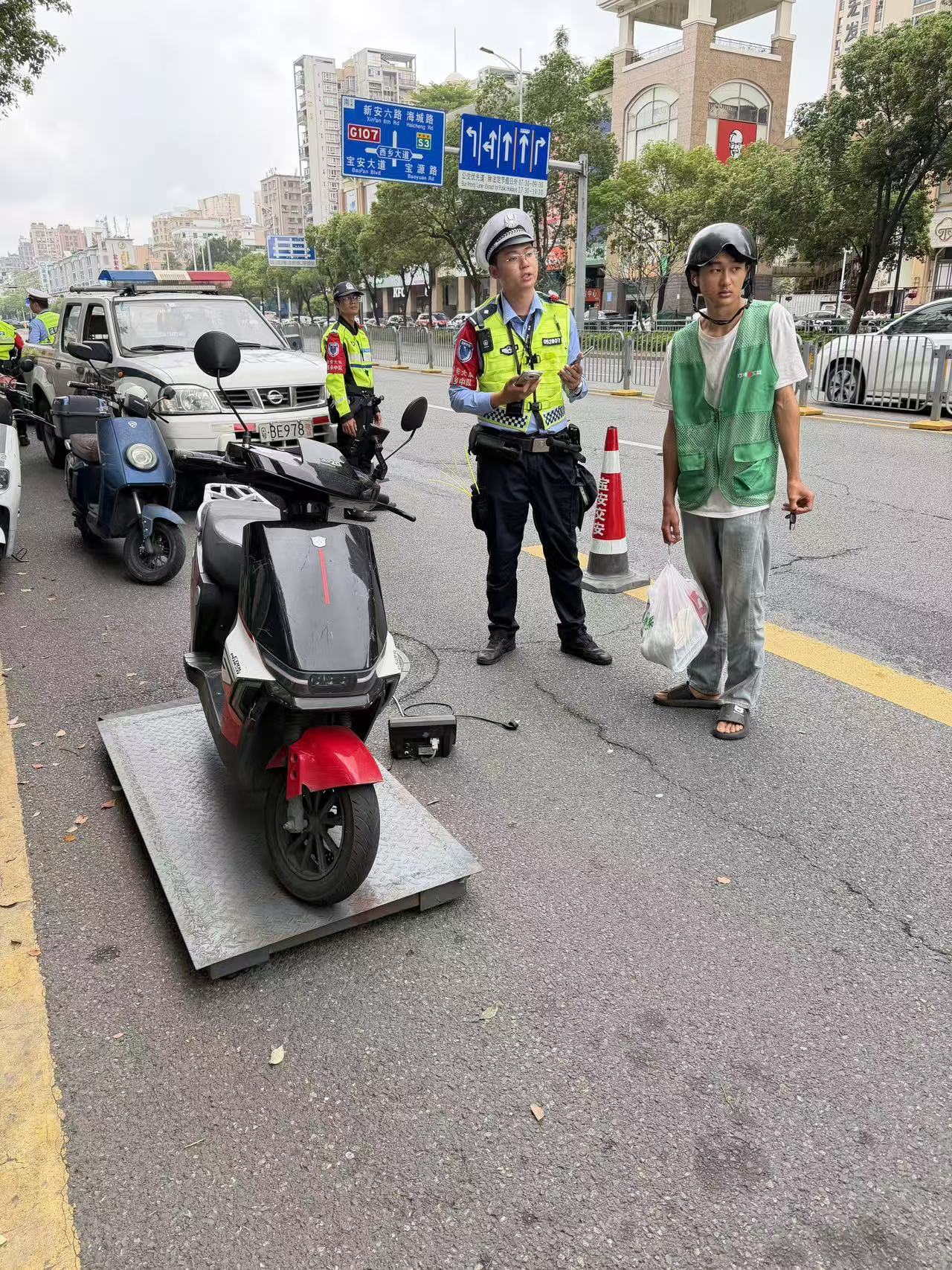 西乡街道开展电动自行车及三轮车交通安全综合治理行动