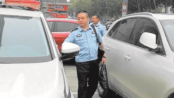 毛新宇（前）生前工作照 通讯员供图