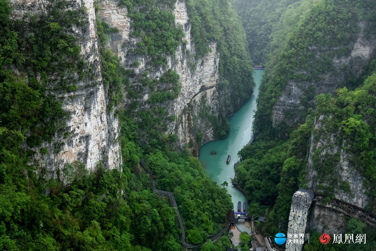 阅读与山风相遇的地方:张家界大峡谷美景。