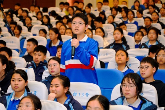 国防科普点亮校园,少年讲书传递书香——2026岳麓书会“悦科普”暨“讲书吧!少年”阅读行动走进中雅培粹双语中学