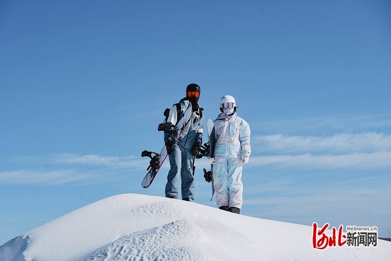 申帆教游客滑雪（受访者供图）