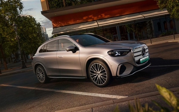 尺寸加长、用上39.1英寸超级大屏 奔驰纯电GLC首发：换800V架构了