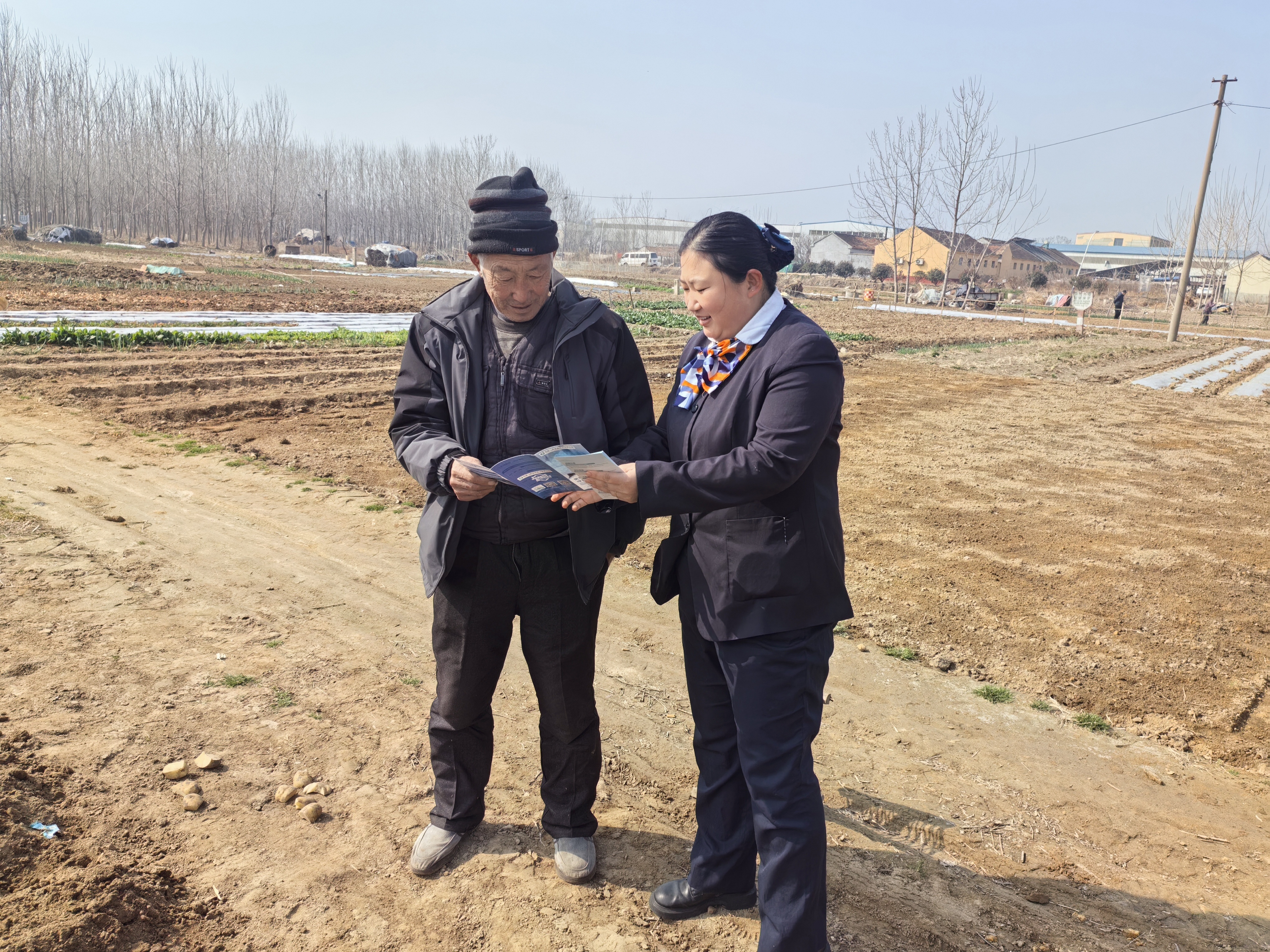 方言反诈进农田！中国人寿为春耕农户织密“金融防护网”