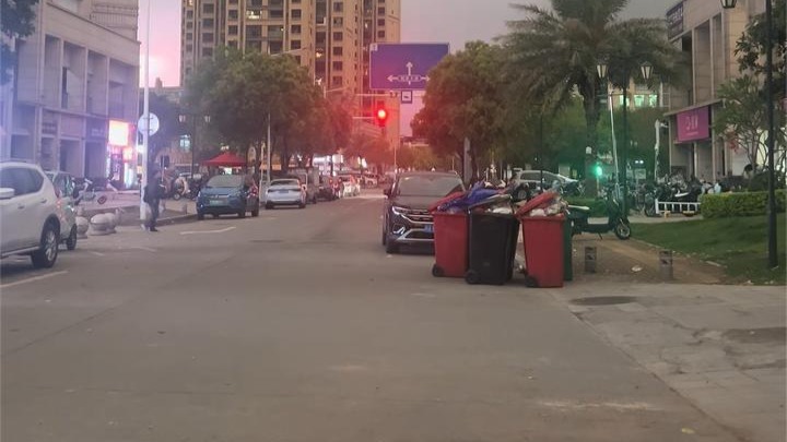 男子称坐车里拍乌云时被雷劈中：等了40分钟没敢下车