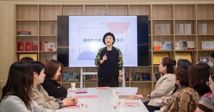 秦皇岛市总工会举办“献给每一个曾是孩子的你”女职工主题阅读活动