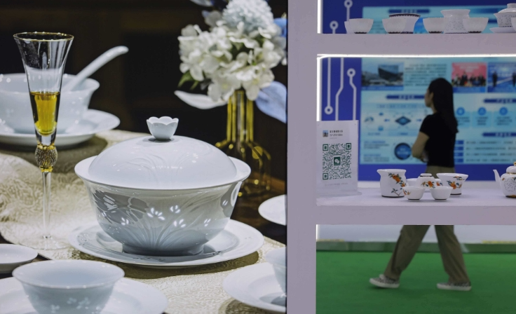 玲珑瓷展品。冯小敏/摄