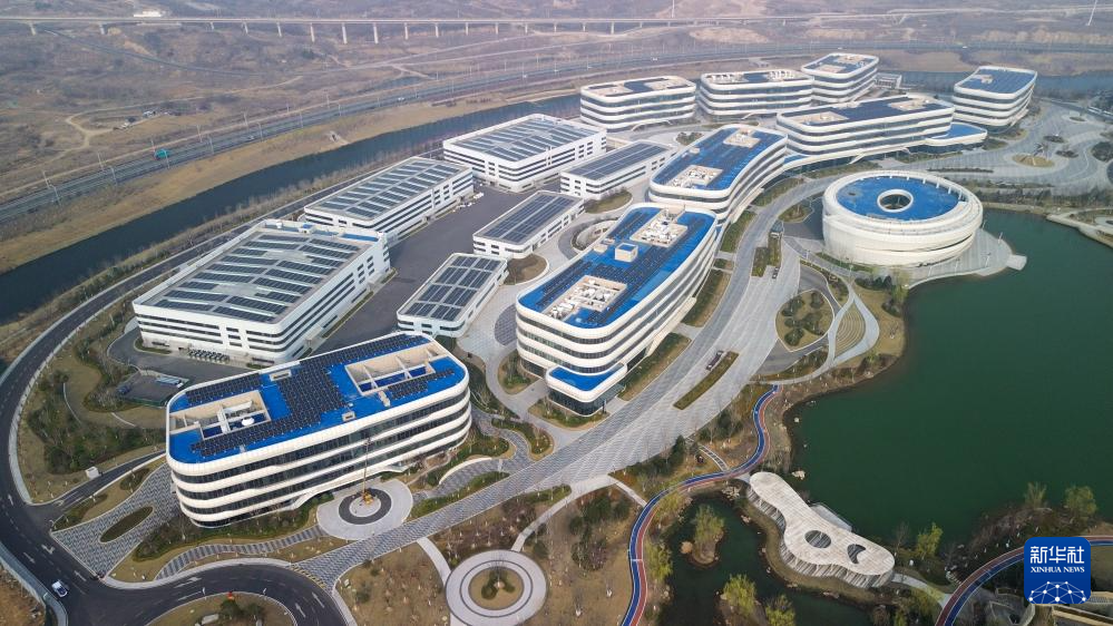 这是位于烟台市黄渤海新区的万华全球研发中心（3月26日摄，无人机照片）。新华社记者 徐速绘 摄