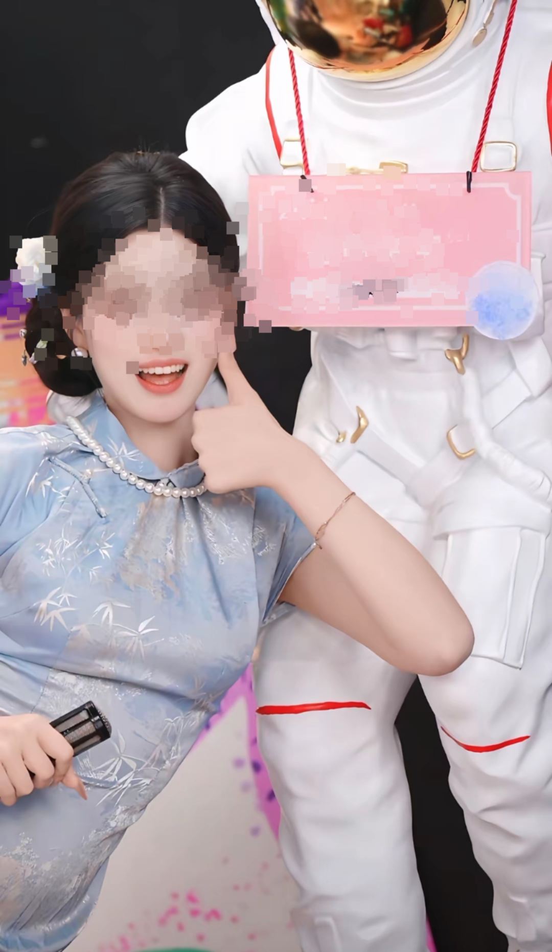 女主播为小梦举行的20级账号仪式（网络截图）