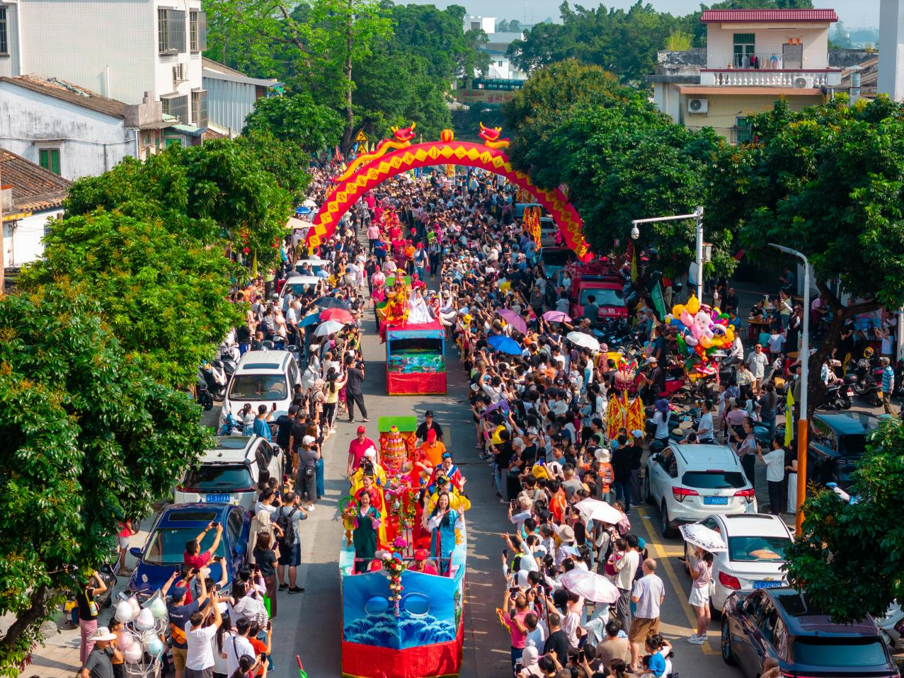 80人合舞200余米长龙 中山“沙溪三月三”巡游启幕 百年民俗焕新彩