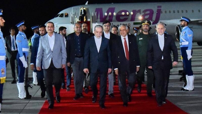 伊朗外长抵达巴基斯坦 否认将会晤美方