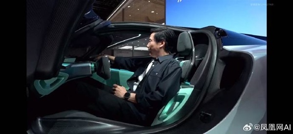 雷军试驾小米超跑VGT上车被卡：网友直呼佐证雷军总身高181cm