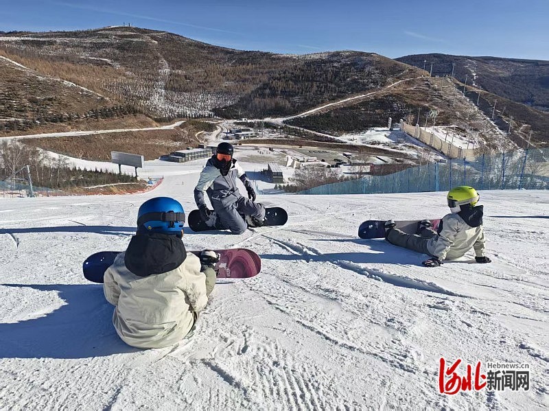 申帆教游客滑雪（受访者供图）