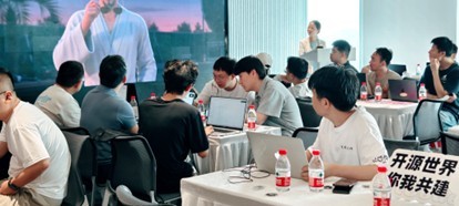 龙岗AIGC生态从“赛事热度”迈向“长效发展”——本土企业联动创新，打造“可看、可玩、可卖、可展、可孵化”全链路产业新模式