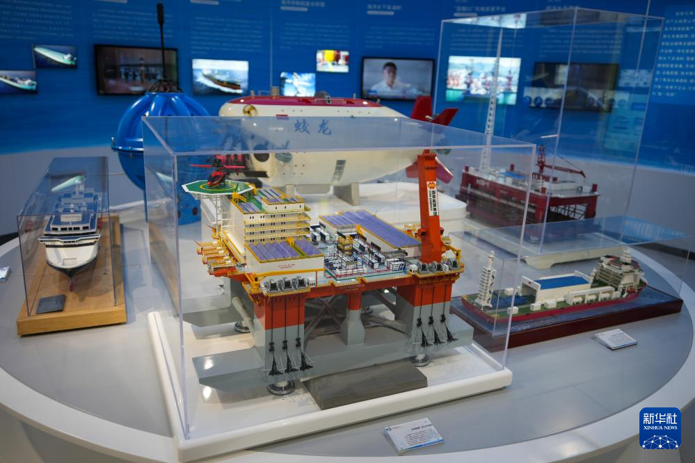 这是在山东科技大市场展示的科研成果从实验室走向市场的案例（3月28日摄）。新华社记者 徐速绘 摄