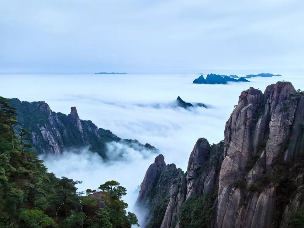 三清山风景名胜区云海奇观。新华社发（俞宏虎 摄）