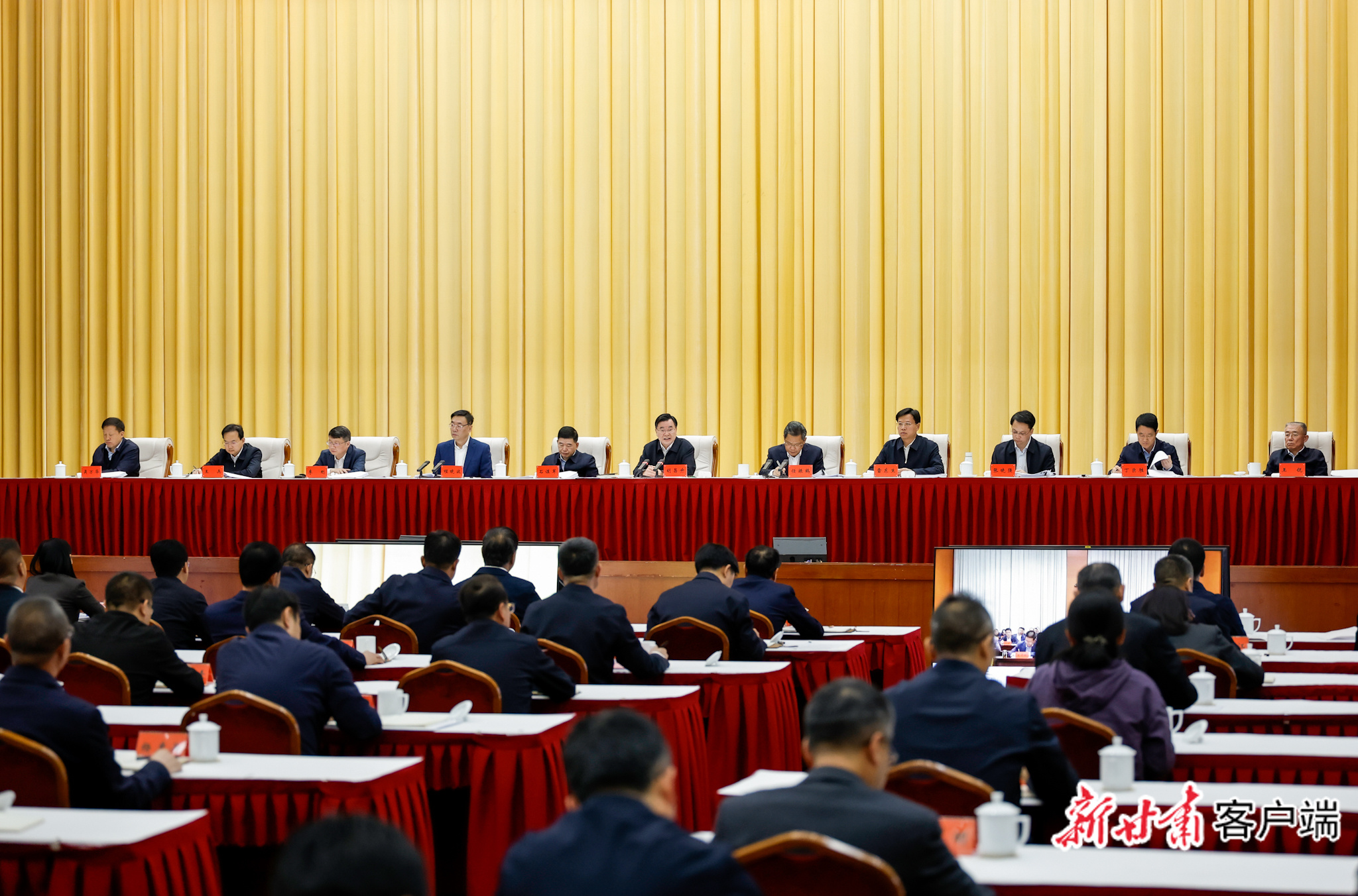 4月22日，全省强县域行动推进会暨园区工作会议在兰州召开，省委书记、省人大常委会主任胡昌升出席并讲话。新甘肃&middot;甘肃日报记者　孟捷