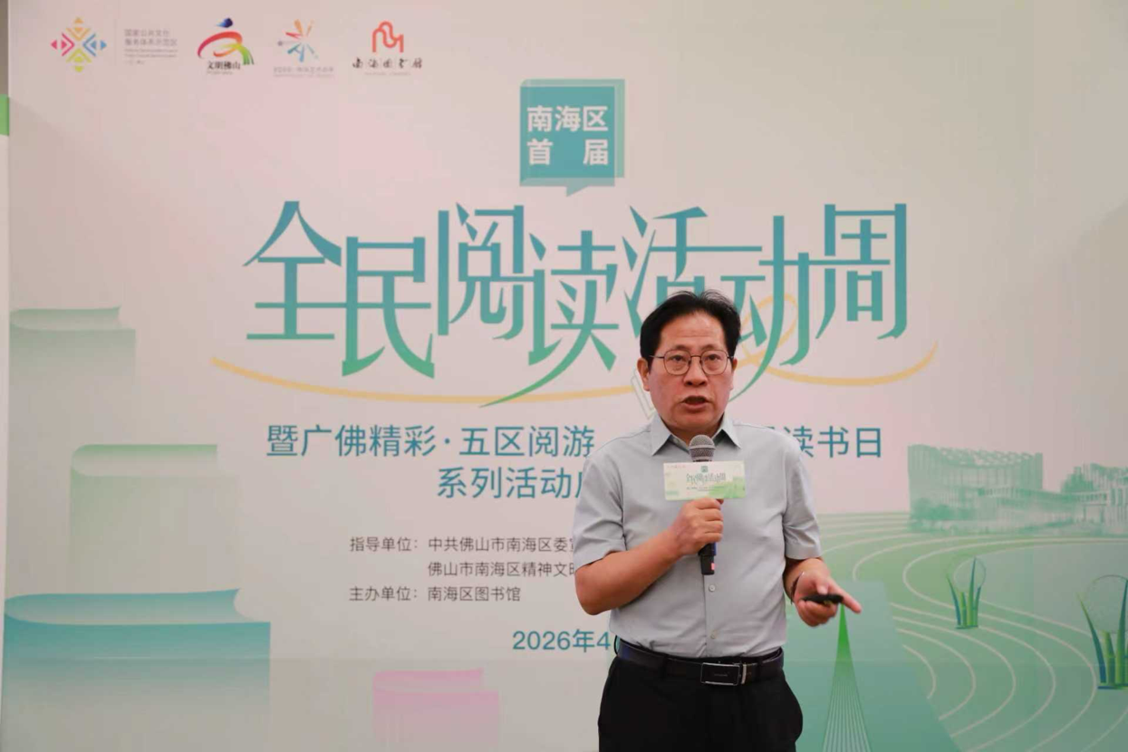 图为：龙建刚作主题演讲