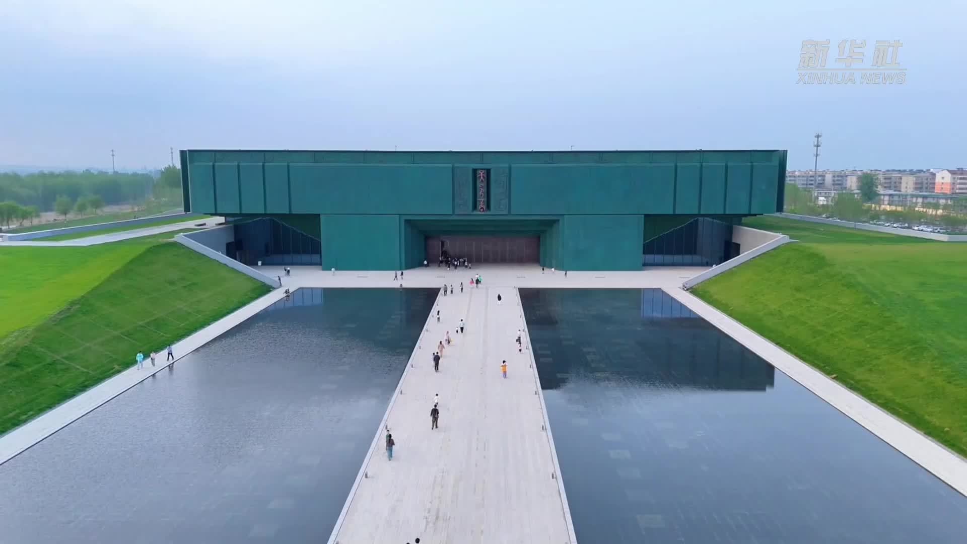 “跟着考古队长探秘殷墟”系列绘本在河南安阳发布