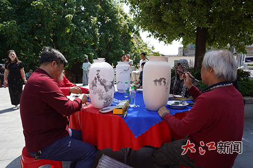 陶瓷笔会创作现场（吴晓燕 供图）