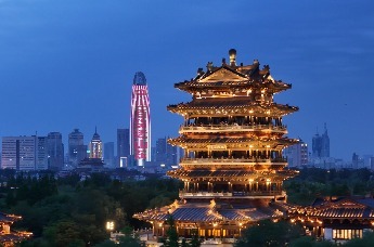 济南地标为中山点亮！大明湖畔一站式打卡中山百货