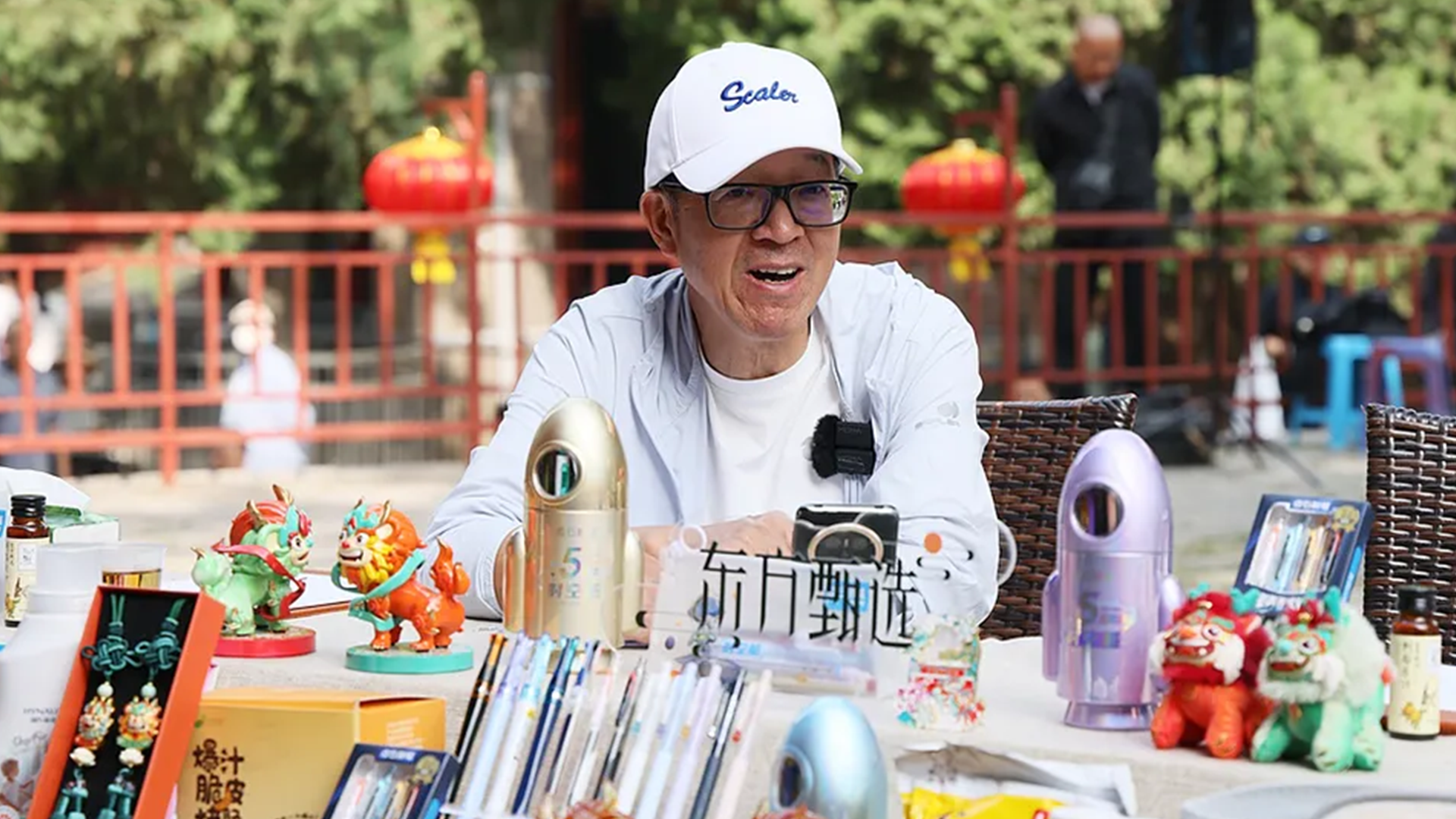 东方甄选4名核心主播集体离职，俞敏洪致歉回应：将整改僵化、高压的管理问题