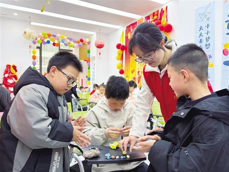 寒假爱心托管班解决青年职工“看护难”问题