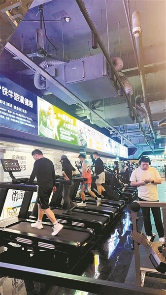 莲塘一家健身房人员爆满